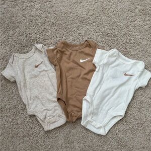 Nike baby Bodysuit Trio - Beige, tan, and White 3M